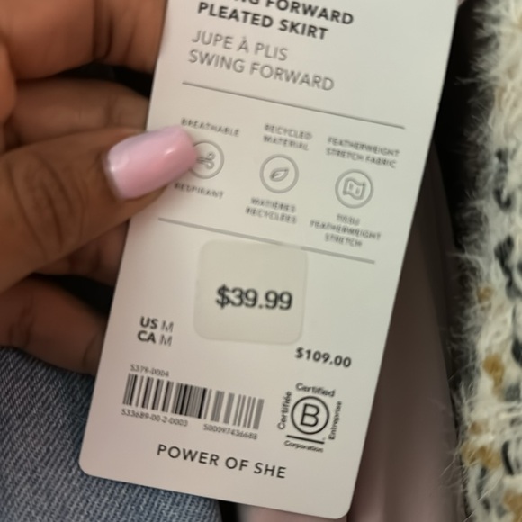 Athleta skirt. Tag is off but never worn. Size medium - Picture 3 of 3